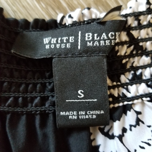 White House Black Market 100% Silk Printed Short Sleeve Blouse Size Small - Picture 6 of 7